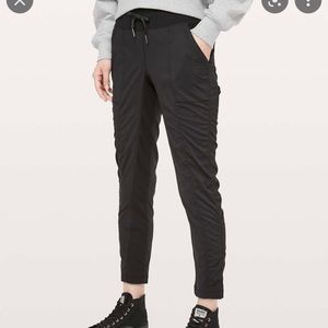 Lululemon street to studio pant size 6, black